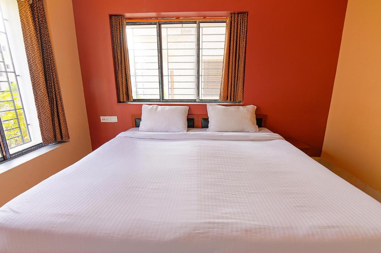 Hotel Fabhotel Amar Raj 3*